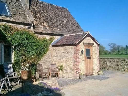Battens Farm Cottages - B&B And Self-Catering Accommodation Yatton Keynell エクステリア 写真